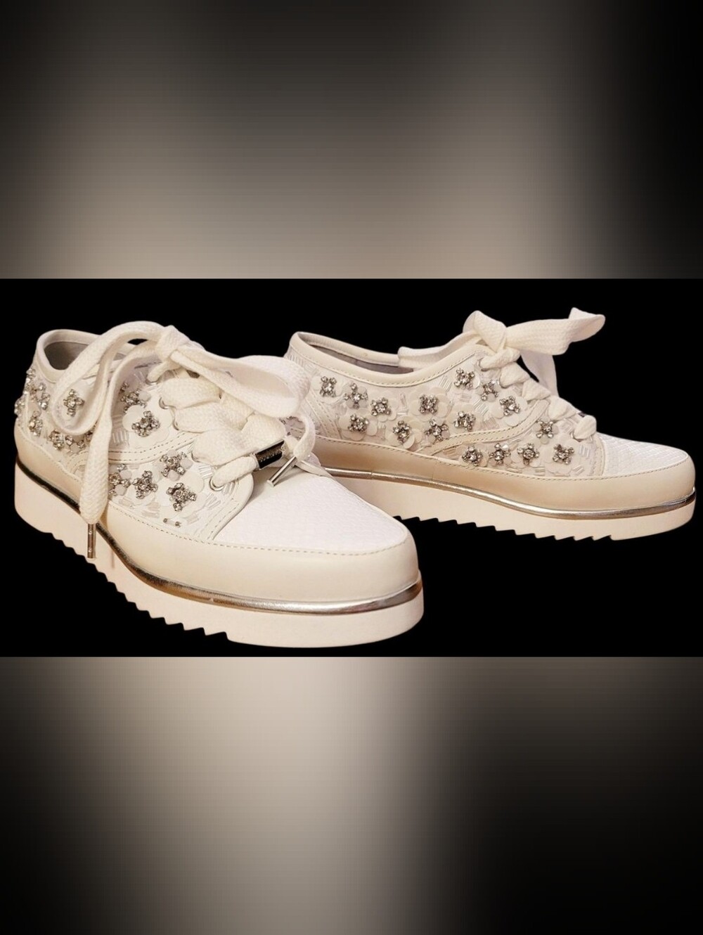 ❤️🌞Donald J Pliner Printed Crystal Embellishments Sneakers Sz 6 Like New!